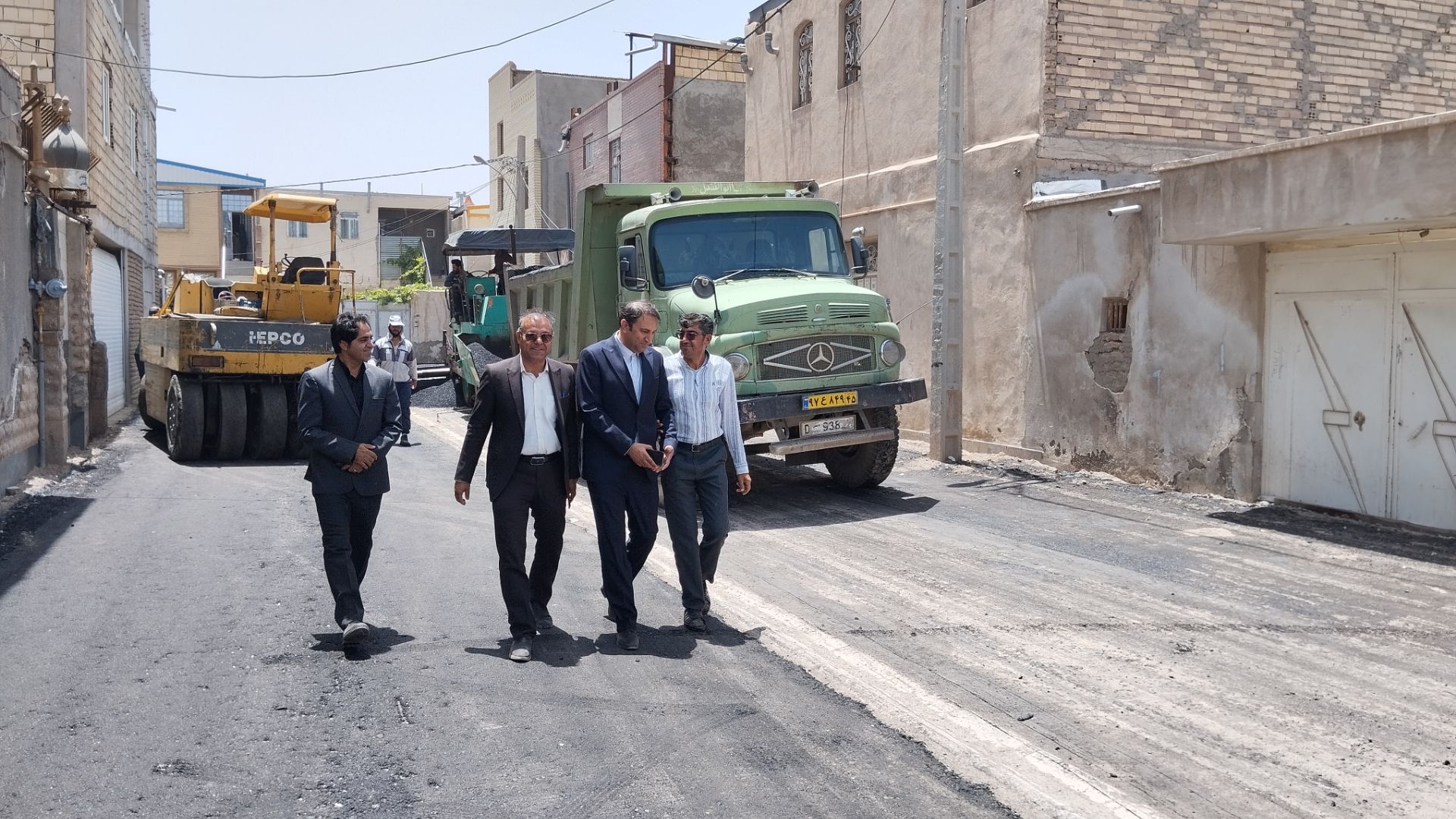 بازدید شهردار سیرجان از مراحل آسفالت معابر شهری 