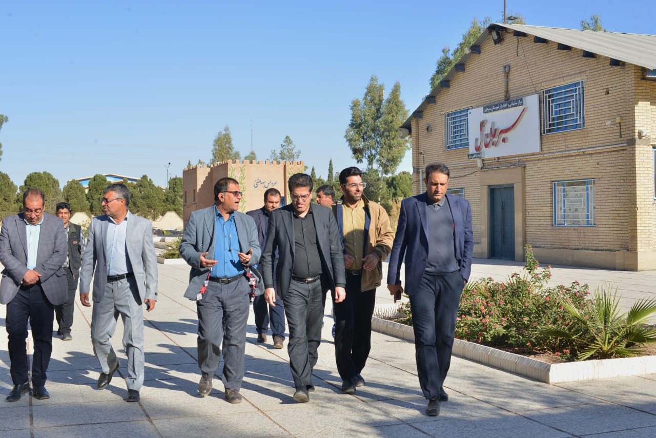 ارزیابی ظرفیت‌ها و امکانات پارکینگ منطقه ویژه در راستای خد.مت‌رسانی به رانندگان سیرجانی