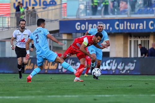  قاب‌هایی برگزیده از مسابقه تیم‌های گل‌گهر و پرسپولیس 